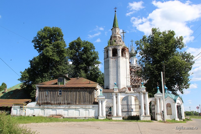 Троицкая и Введенская церкви